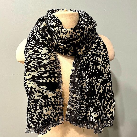 Who What Wear Black & White Floral Print Oversized Fringe Trim Scarf - Picture 1 of 5